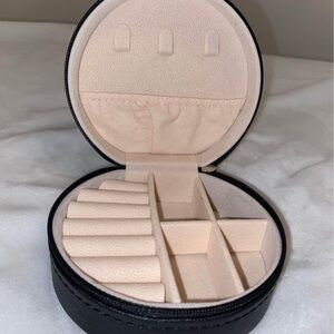 Round Black Jewelry Organizer